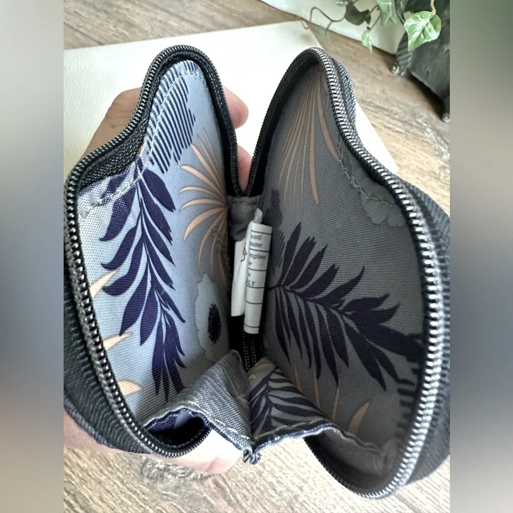 Lug Brushed Gray Quilted Heart Pouch Coin Purse - Lug accessory, Unisex - Picture 4 of 4